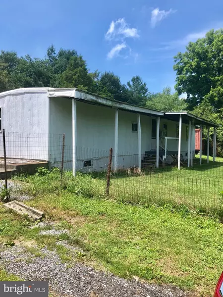 541 BURNSIDE DR, Falling Waters, WV 25419