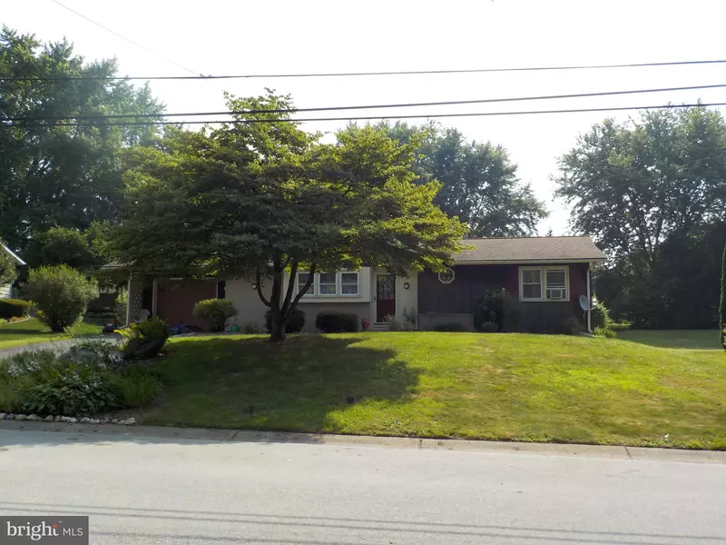 275 LONGFELLOW DR, Lancaster, PA 17602