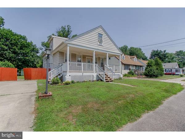 8 BOWLING GREEN AVE, Morrisville, PA 19067