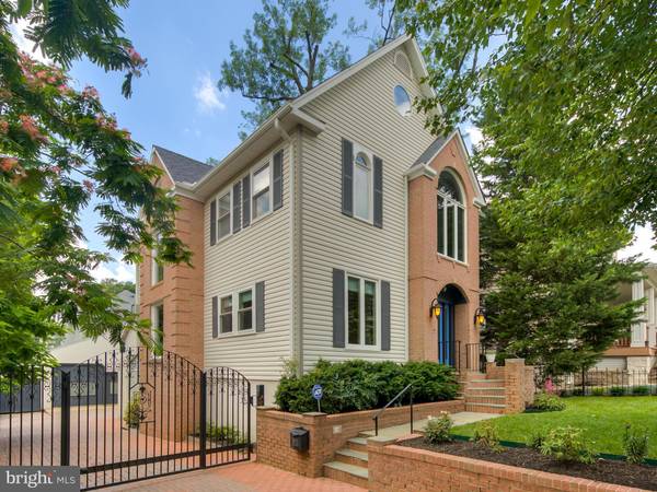 2032 TAYLOR ST, Arlington, VA 22207