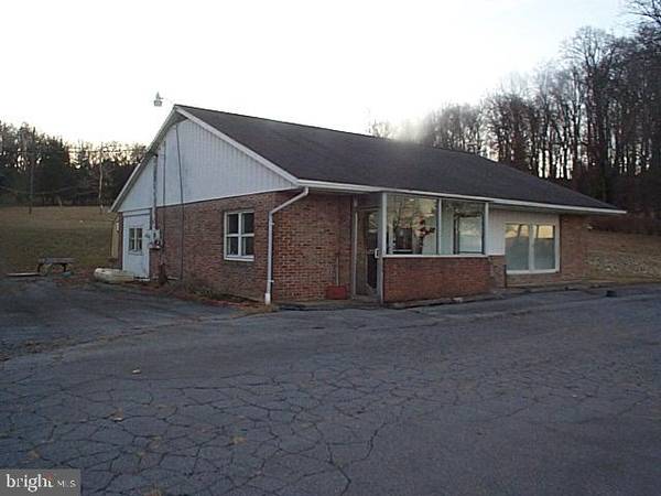 700 N MARKET ST, Schaefferstown, PA 17088