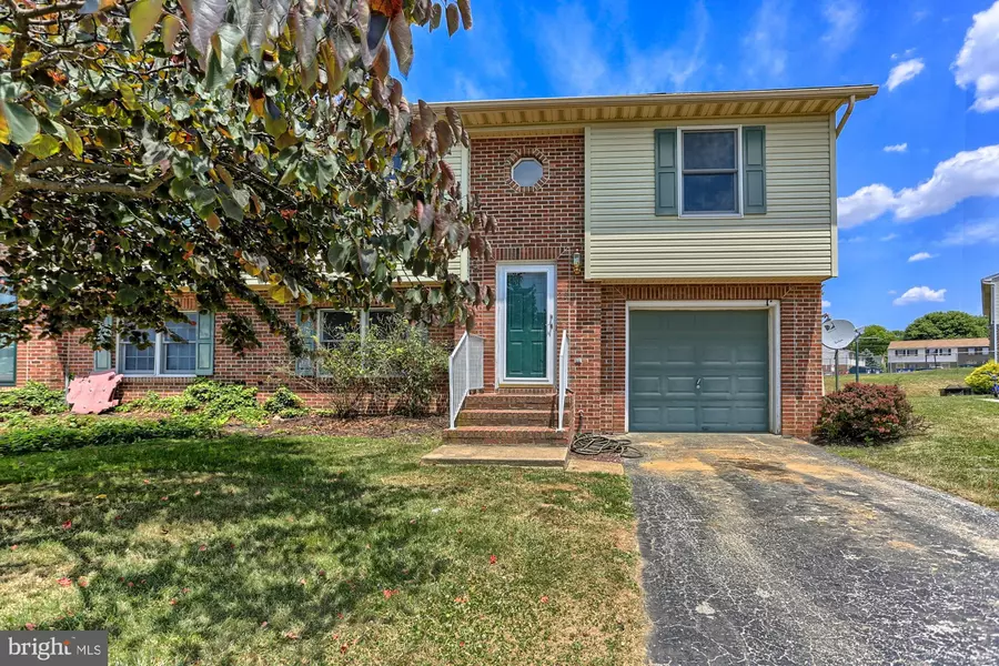 28 SQUIRE CIR, Mcsherrystown, PA 17344