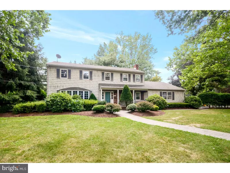 2 HATHAWAY DR, West Windsor, NJ 08550