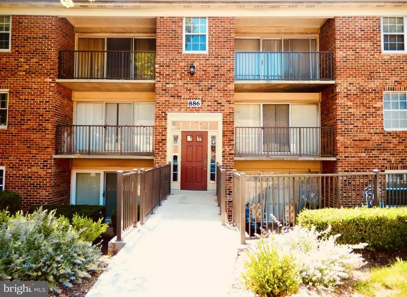 886 COLLEGE PKWY #304, Rockville, MD 20850