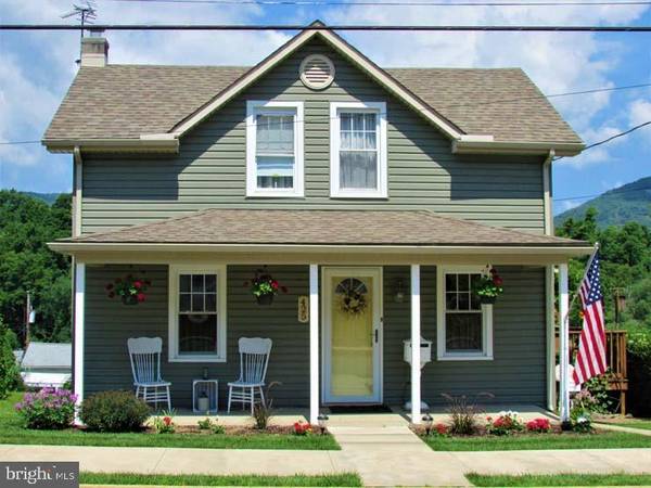 425 FREEDOM AVE E, Burnham, PA 17009