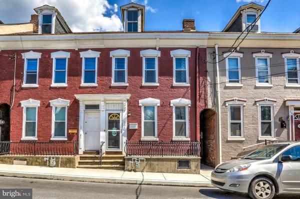 206 POPLAR ST, Columbia, PA 17512