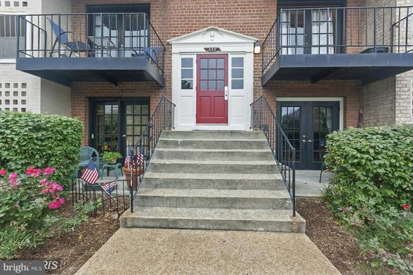 420 ARMISTEAD ST N #203, Alexandria, VA 22312