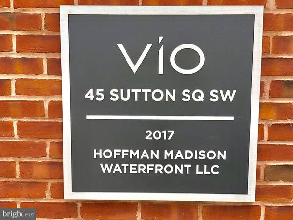 45 SUTTON SQ SW #PH18, Washington, DC 20024