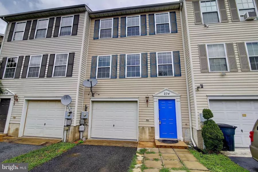 234 TOPAZ LN, Inwood, WV 25428