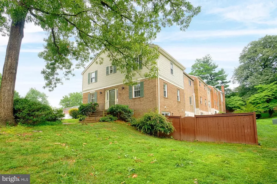 9672 LINDENBROOK ST, Fairfax, VA 22031