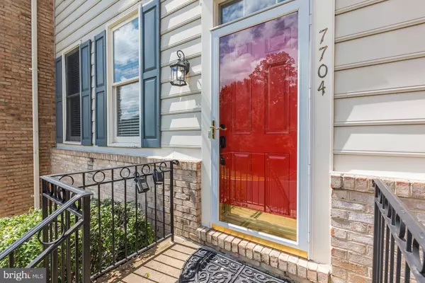 Springfield, VA 22153,7704 HICKORY GLEN WAY