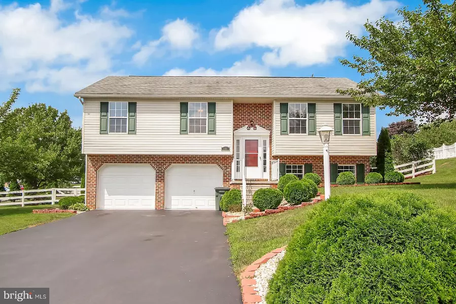 104 YELLOWSTONE LN, Stewartstown, PA 17363