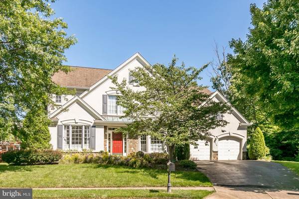 2379 WHITESTONE HILL CT, Falls Church, VA 22043