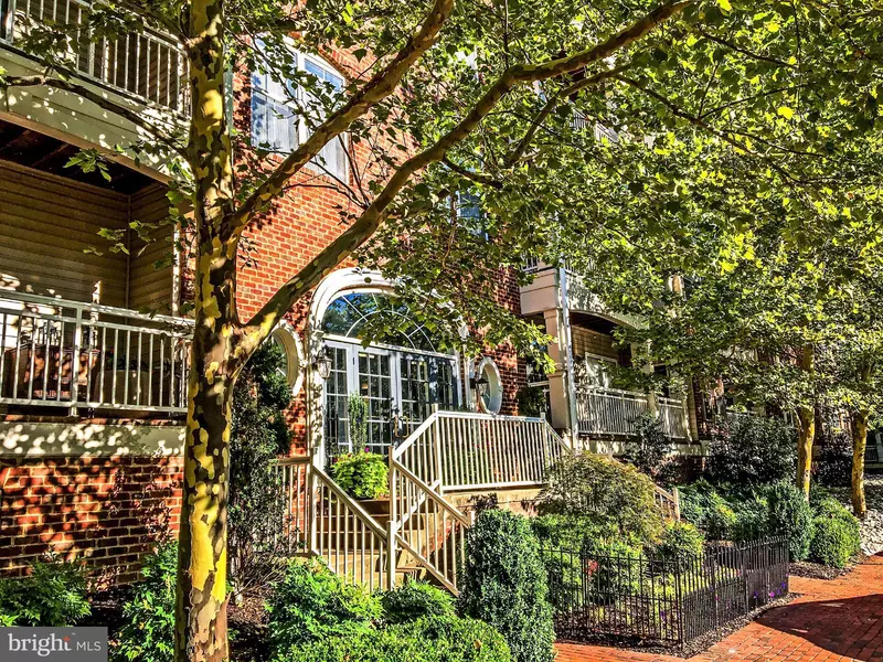 5112 DONOVAN DR #102, Alexandria, VA 22304