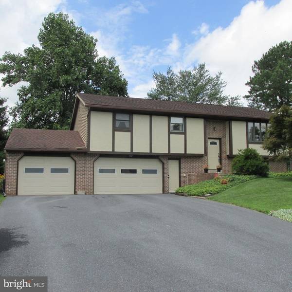 22 DOGWOOD CIR, Elizabethtown, PA 17022