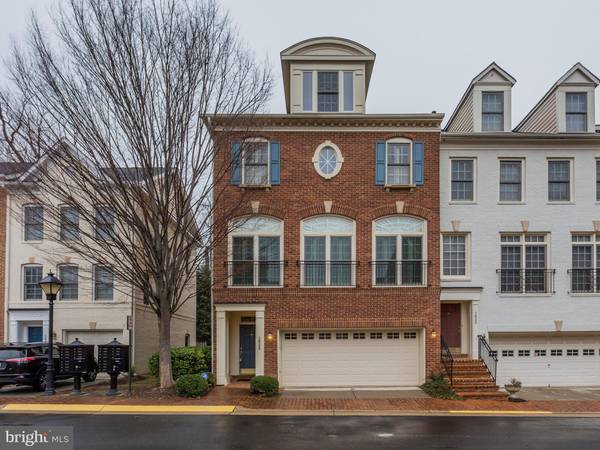 1623 COLONIAL HILLS DR, Mclean, VA 22102