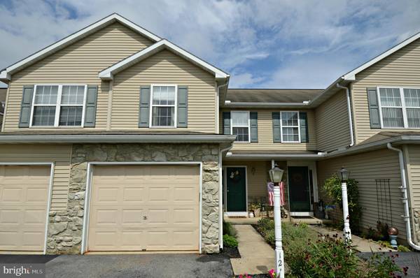 12 SANDSTONE CT, Lititz, PA 17543