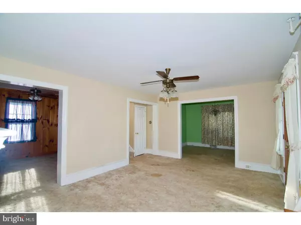 Gibbstown, NJ 08027,113 PATTERSON AVE