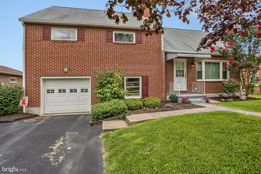 302 LYNDHURST RD, York, PA 17402