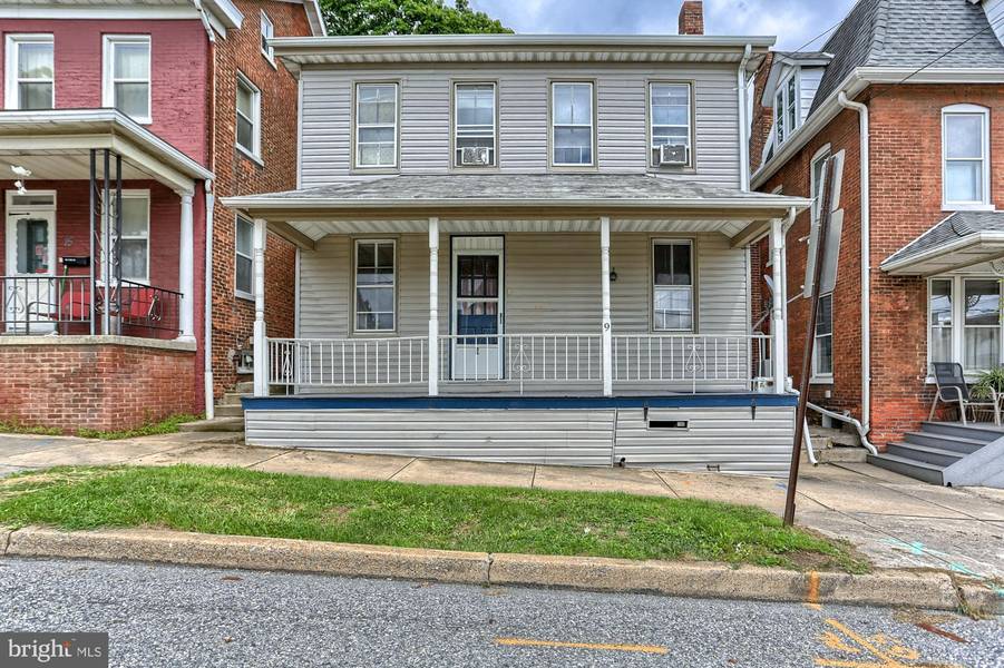 9 N MAIN ST, Spring Grove, PA 17362