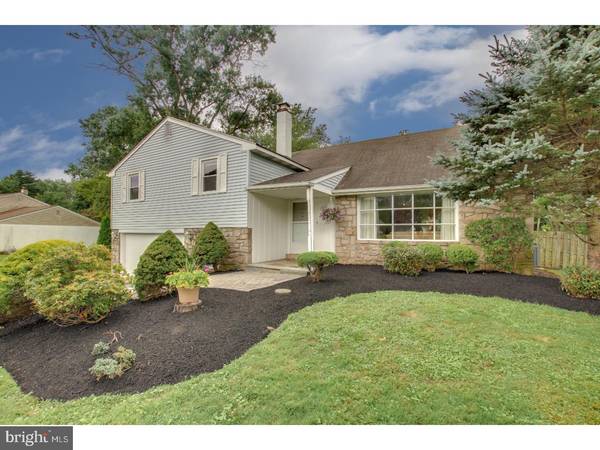 Holland, PA 18966,32 WOODLAKE DR