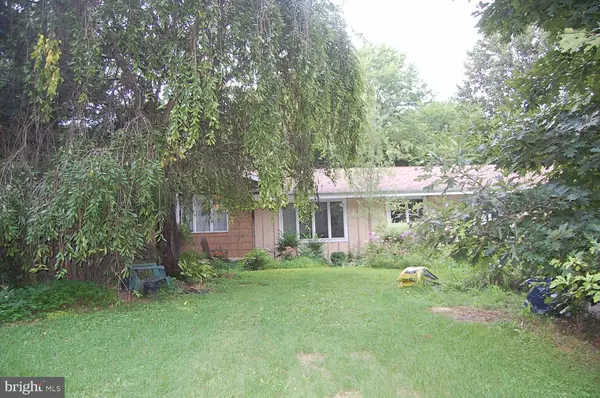 40 BEARS SCHOOL LN, Carlisle, PA 17015