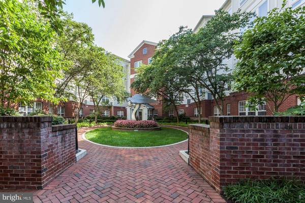 801 GREENBRIER ST S #113, Arlington, VA 22204