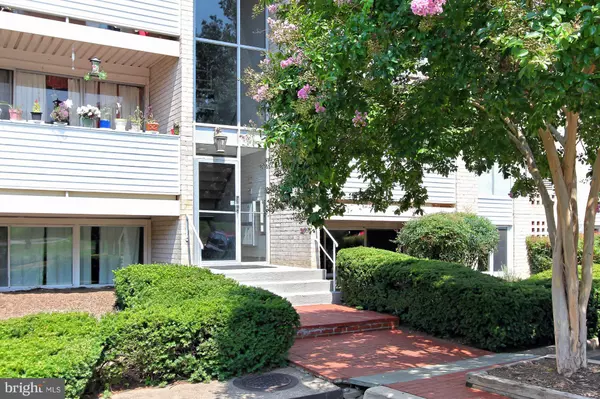 Alexandria, VA 22312,5606 BISMACH DR #4