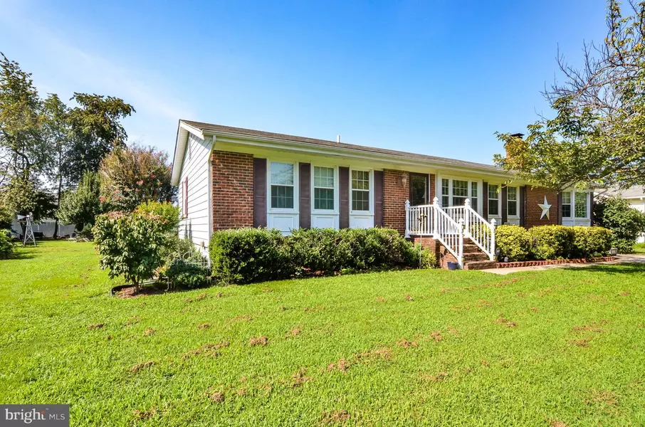 112 BARRACKS BEACH DR, Colonial Beach, VA 22443