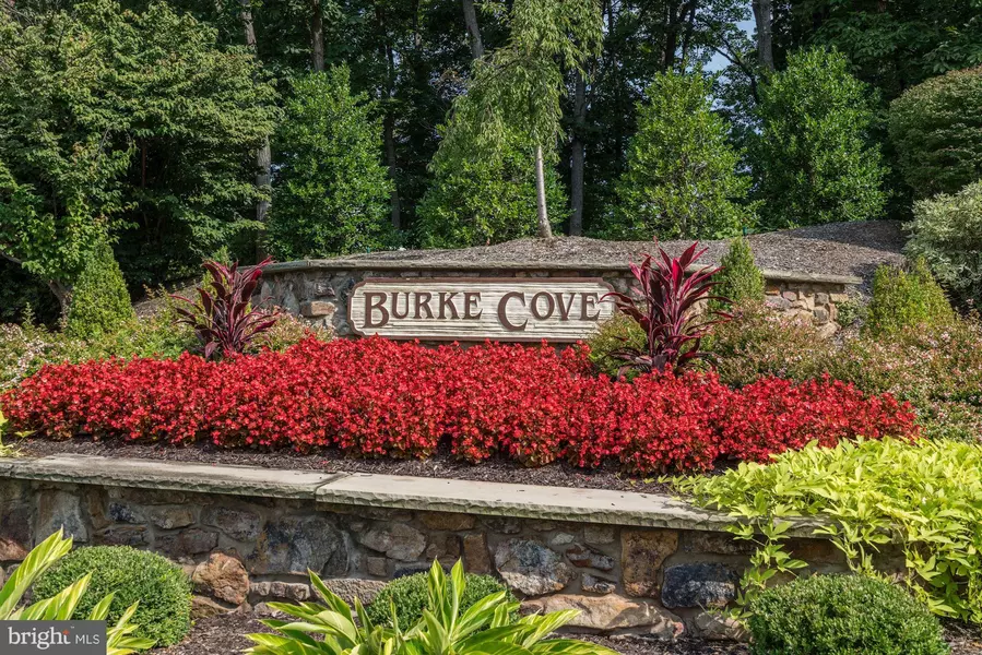 5807 COVE LANDING RD #301, Burke, VA 22015