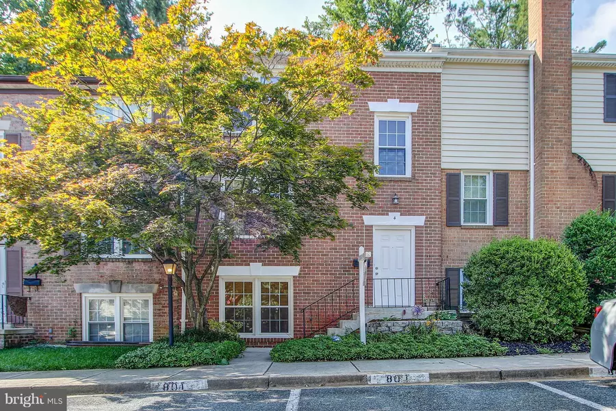 4 HYACINTH CT #8-2, Gaithersburg, MD 20878