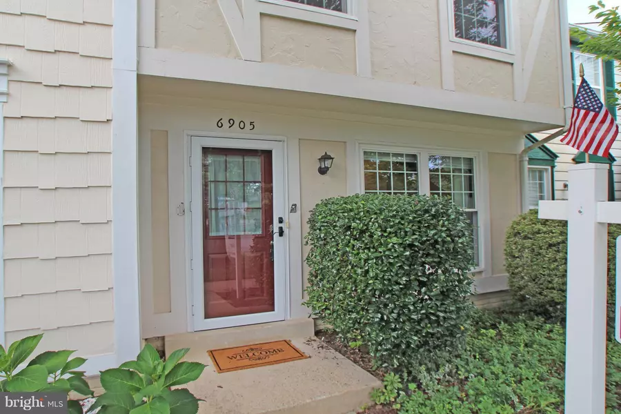 6905 CHISWICK LN, Alexandria, VA 22310