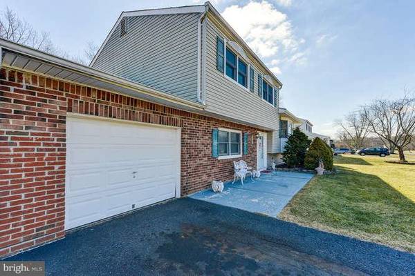 9 WHITMAN BLVD, Manalapan, NJ 07726