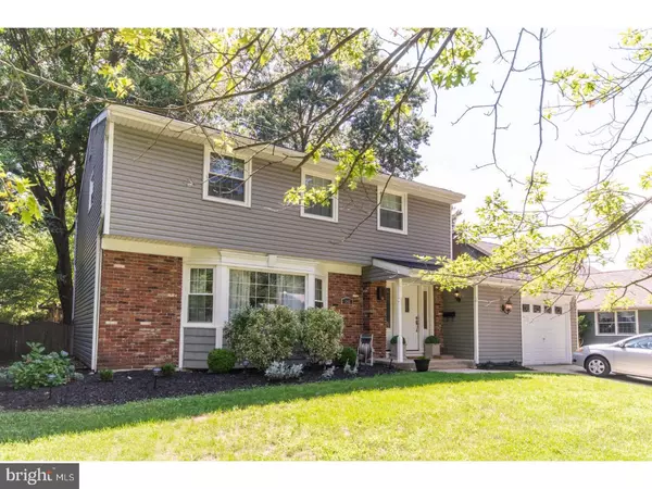 546 S BRENTWOOD DR, Mount Laurel, NJ 08054