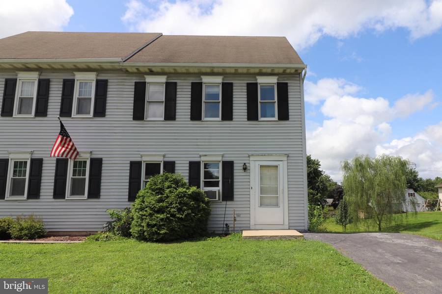 5 SYCAMORE CIR, Stevens, PA 17578