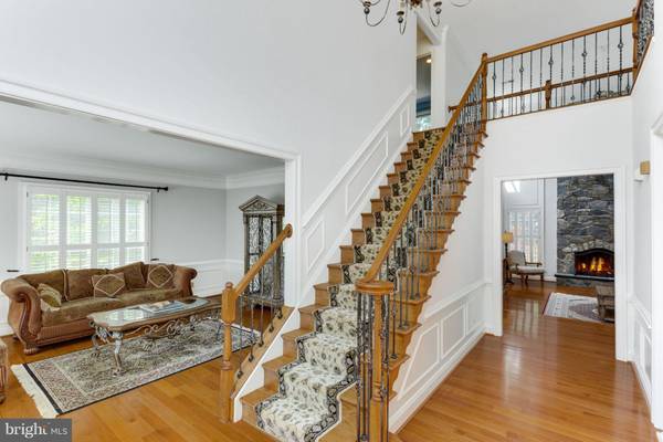 Oakton, VA 22124,11001 SWEETMEADOW DR