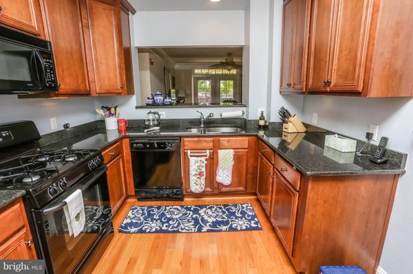 2903 SAINTSBURY PLZ #106, Fairfax, VA 22031