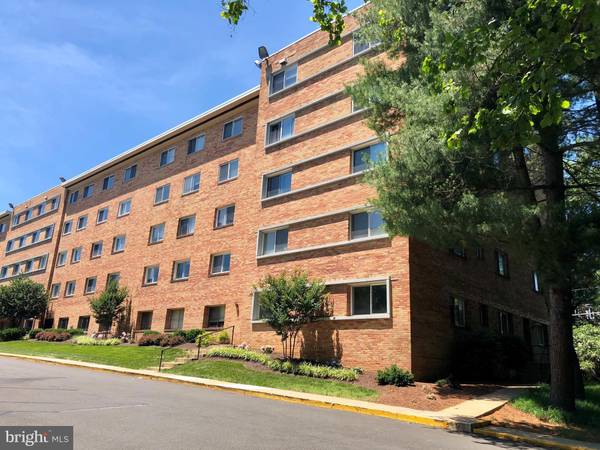 5101 8TH RD S #8, Arlington, VA 22204