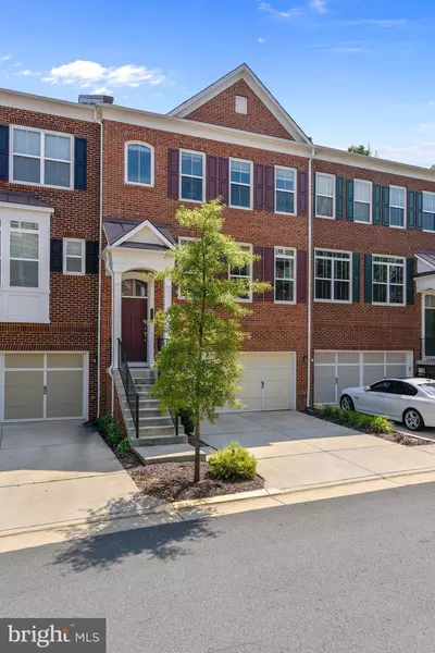 2933 CHESHAM ST, Fairfax, VA 22031