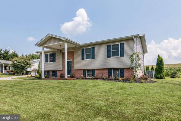 1550 MEADOW GREEN LN, Chambersburg, PA 17202