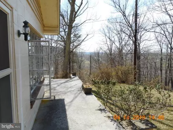 Bluemont, VA 20135,913 HEMLOCK LN