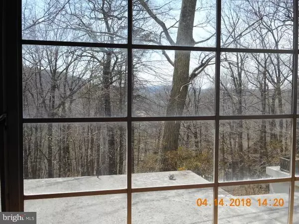 Bluemont, VA 20135,913 HEMLOCK LN