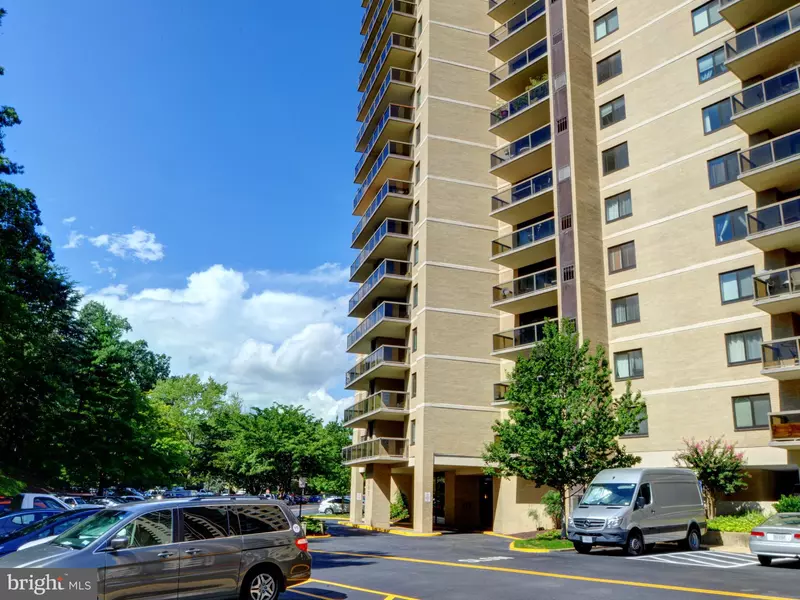 307 YOAKUM PKWY #810, Alexandria, VA 22304