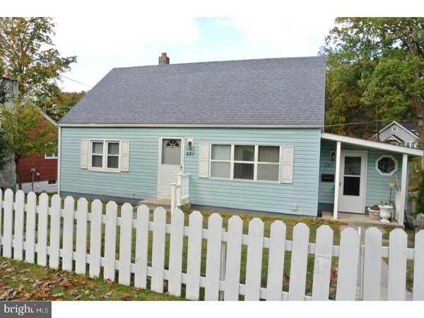 221 CHESTNUT ST, Runnemede, NJ 08078