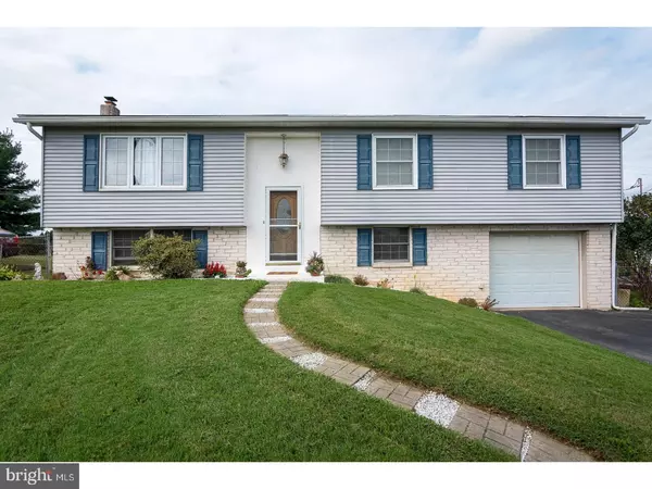 9 MAYWOOD AVE, Sinking Spring, PA 19608