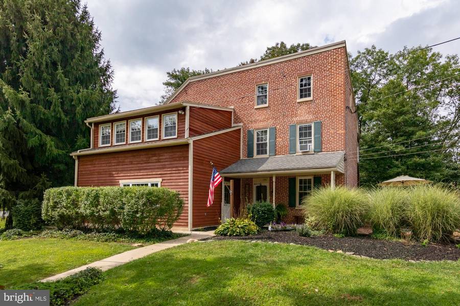 2203 STRICKHOUSER RD, Seven Valleys, PA 17360