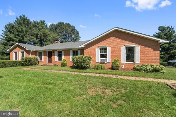 Delaplane, VA 20144,3833 SAGE RD