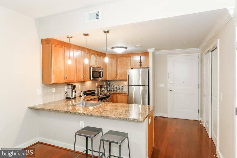 Arlington, VA 22203,888 QUINCY ST N #203