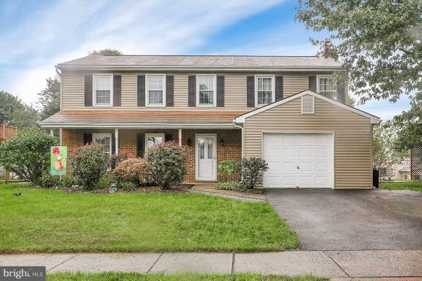 16 EDGEWOOD DR, Mechanicsburg, PA 17055