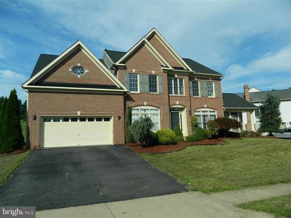 3655 STONEWALL MANOR DR, Triangle, VA 22172